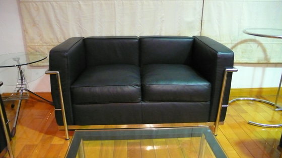 Κίνα 2 καθισμάτων LC2 ο σύγχρονος κλασικός καναπέδων γνήσιος Μαύρος ύφους δέρματος αμερικανικός προμηθευτής